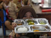 1747847257289-potret-prabowo-dan-bill-gates-tinjau-makan-bergizi-gratis-di-jaktim-1746592699063_43
