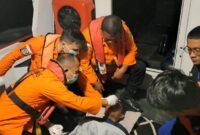 1754651158475-evakuasi-korban-selamat-kapal-nelayan-yang-tenggelam-di-rote-ndao-ntt-dok-kantor-pencarian-dan-pertolongan-kupang-1754635548315_169