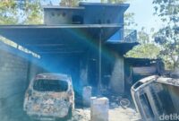 1754802329969-kondisi-rumah-dan-kendaraan-yang-dibakar-massa-di-desa-sarisakolo-dompu-ntb-minggu-1082025-1754795956727_169