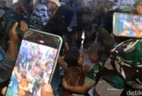 1754910370952-sepriana-paulina-mirpey-ibunda-prada-lucky-chepril-saputra-namo-histeris-dan-berlutut-di-hadapan-pangdam-ixudayana-mayjen-tni--1754900399063_169