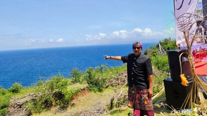 1758195324851-proses-peletakan-batu-pertama-pembangunan-resort-mewah-di-bukit-asah-desa-bugbug-karangasem-selasa-1692025-i-wayan-selamat-jun-1758036501679_169