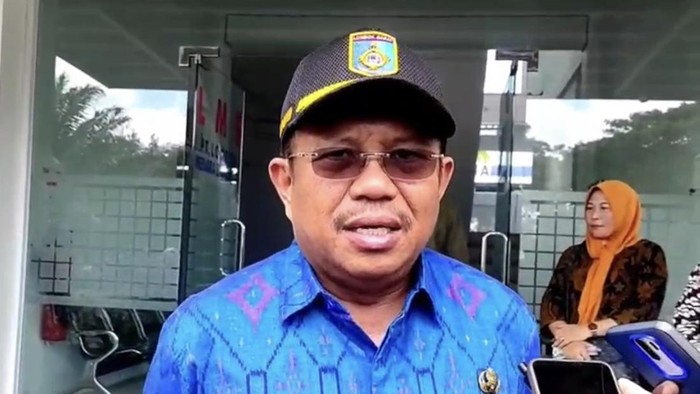 1758260134701-bupati-lombok-barat-lalu-ahmad-zaini-laz-saat-melakukan-sidak-ke-sppbe-kuripan-lombok-barat-kamis-1892025-m-zahiruddindetikbal-1758246095725_169