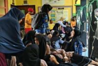 1758260193469-sejumlah-siswa-yang-keracunan-setelah-menyantap-mbg-dirawat-di-puskesmas-empang-di-kabupaten-sumbawa-ntb-rabu-1792025-dok-prib-1758121970456_169