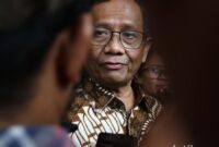 1758281724652-mahfud-md-saat-memberikan-pernyataan-di-balairung-ugm-kamis-2022025-1740029614343_43