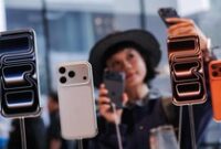 1758302981779-antusias-warga-beijing-sambut-penjualan-perdana-iphone-17-1758248249655_43