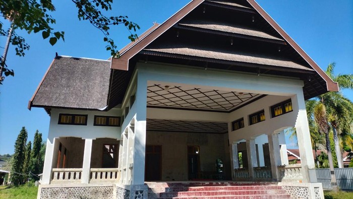 1758346126301-istana-bala-puti-istana-sultan-muhammad-kaharuddin-iii-sumbawam-ntb-kesultanansumbawaid_169