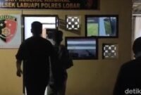1758367704788-terduga-pelaku-pencurian-berinisial-raf-diamankan-di-mako-polres-lombok-barat-1758353793480_169