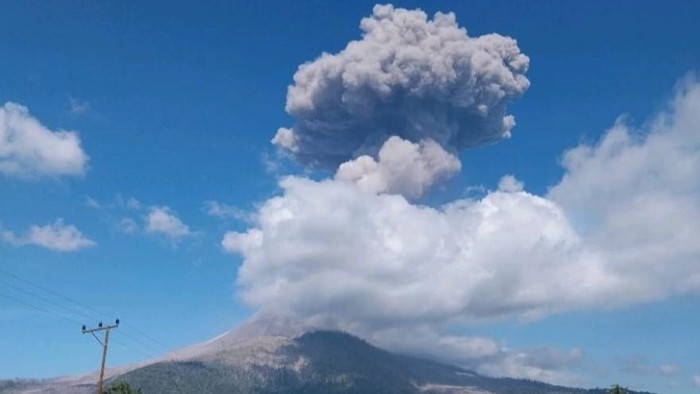 1758367742792-gunung-lewotobi-laki-laki-di-flores-timur-nusa-tenggara-timur-ntt-meletus-jumat-1172025-pukul-1410-wita-1752222299040_169