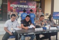 1758388952555-kapolres-bima-kota-akbp-didik-putra-kuncoro-memimpin-konferensi-pers-kasus-pembakaran-kantor-inspektorat-kabupaten-bima-di-map-1758381208924