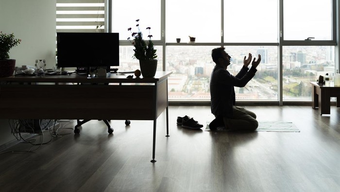 1758410140871-sholat_169