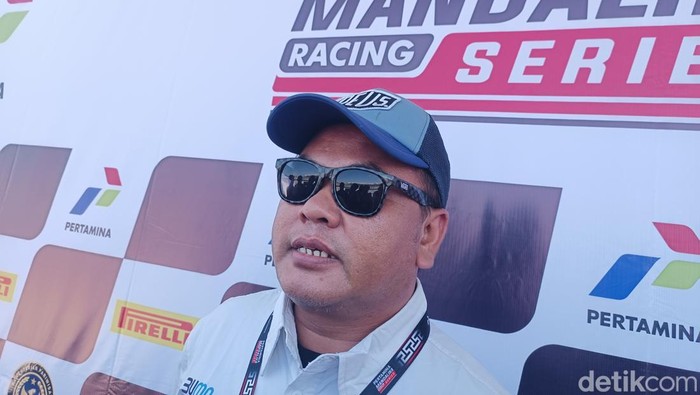 1758432493576-head-of-organizing-committee-of-pride-arief-syahbani-di-sirkuit-mandalika-sabtu-2092025-foto-edi-suryansyahdetikbali-1758424591374_169