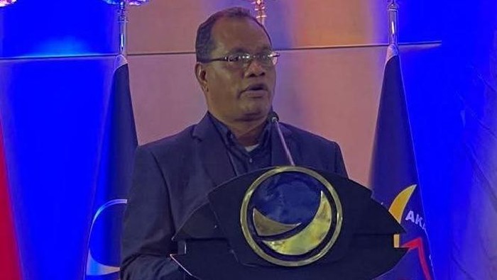 1758540756538-anggota-dprd-ntt-fraksi-nasdem-alexander-ofong-1758536529436_169