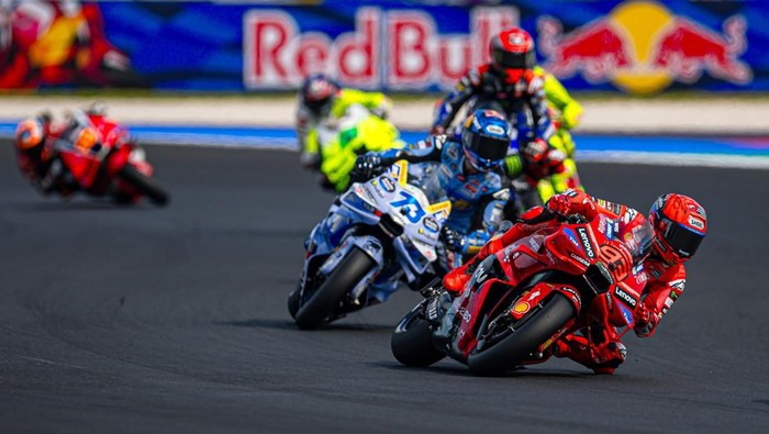 1758605666464-marc-marquez-di-motogp-san-marino-2025-1757854072620_169