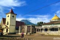 1758605832883-gerja-dan-masjid-berdampingan-di-desa-pepakgeka-pulau-adonara-flores-timur-ntt_169