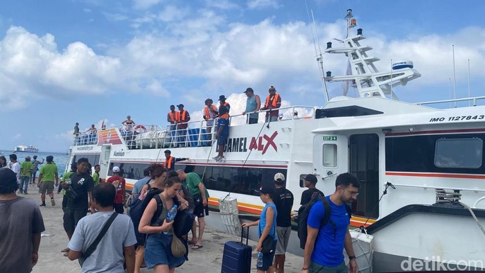 1758669432773-suasana-penyeberangan-fast-boat-bali-lombok-di-dermaga-rakyat-padangbai-karangasem-bali-sabtu-982025-i-wayan-selamat-juniasa-1754818818535_169