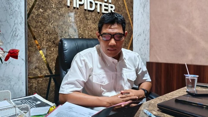 1758734975243-kanit-tipidter-polresta-mataram-ipda-imamul-akhyar-saat-ditemui-di-ruangannya-rabu-2492025-m-zahiruddindetikbali-1758718699620_169