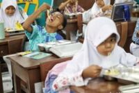 1758735035037-pengawasan-kualitas-makan-bergizi-gratis-jadi-sorotan-1758268443671_43