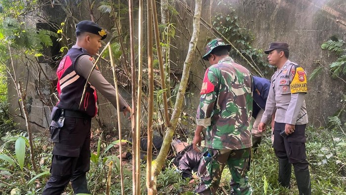 1758778790318-jasad-korban-diduga-bunuh-diri-ditemukan-di-bawah-jembatan-tukad-bangkung-petang-badung-kamis-2592025-1758768271144_169