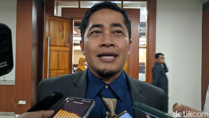 1758778833904-kepala-dpmptsp-ntb-irnadi-kusuma-rabu-2492025-ahmad-viqidetikbali-1758765468204_169