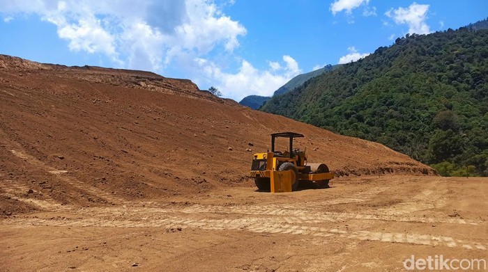 1758778851932-salah-satu-laan-di-sembalun-lombok-timur-ntb-yang-diduga-akan-dibangun-penginapan-rabu-2492025-foto-sanusi-ardi-wdetikbali-1758763464219_169