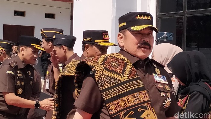 1758799996408-jaksa-agung-st-burhanuddin-melakukan-kunjungan-kerja-ke-kejari-manggarai-barat-di-labuan-bajo-kamis-2592025-1758770768654_169