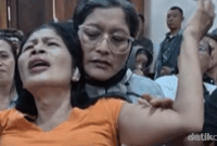 1758800076307-sidang-vonis-terdakwa-pembunuhan-mang-dar-diwarnai-kericuhan-di-pn-gianyar-kamis-2592025-1758781576164_169