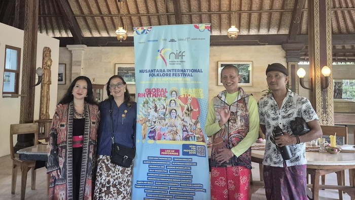 1758821173376-konferensi-pers-nusantara-international-folklore-festival-niff-2025-di-arma-thai-restaurant-kamis-2592025-ni-komang-ayu-leona--1758795520956_169