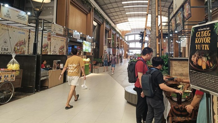 1758842182618-suasana-festival-kuliner-tjap-legende-di-discovery-mall-bali-badung-kamis-2592025-ni-made-lastri-karsiani-putridetikbali-1758799909954_169