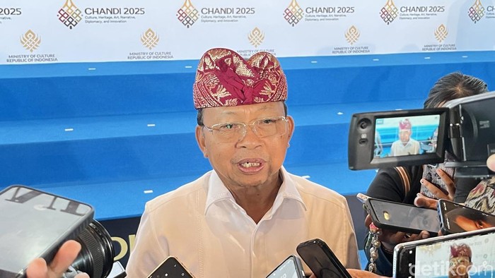 1758864880448-gubernur-bali-wayan-koster-foto-rizki-setyodetikbali-1756874521503_169