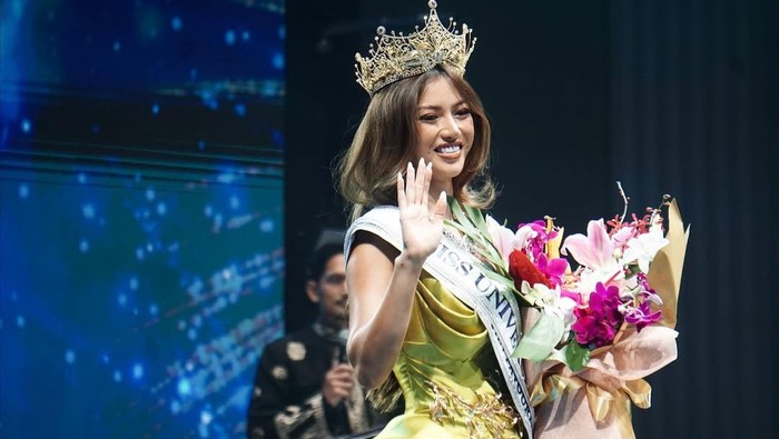 1758865066536-sanly-liu-berhasil-menyabet-gelar-miss-universe-indonesia-2025-instagram-missuniverseidnofficial-1758790035042_169