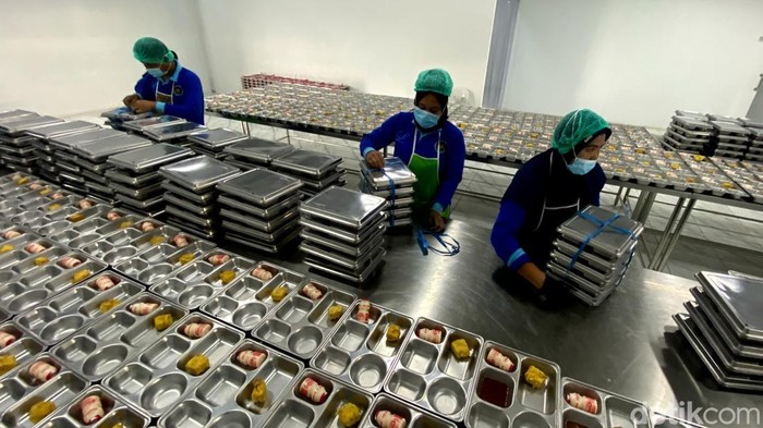 1758886296709-mbg-di-kabupaten-bandung-1758873129639_169