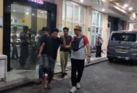 1758886470624-polisi-tembak-betis-sebelah-kanan-salah-satu-pelaku-pencurian-motor-di-parkiran-ritel-modern-di-wilayah-mataram-ntb-jumat-2692-1758873901320_169