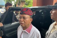 1758994277908-gubernur-bali-wayan-koster-saat-ditemui-di-pasar-kumbasari-denpasar-kamis-1892025-rizki-setyodetikbali-1758175956687_169