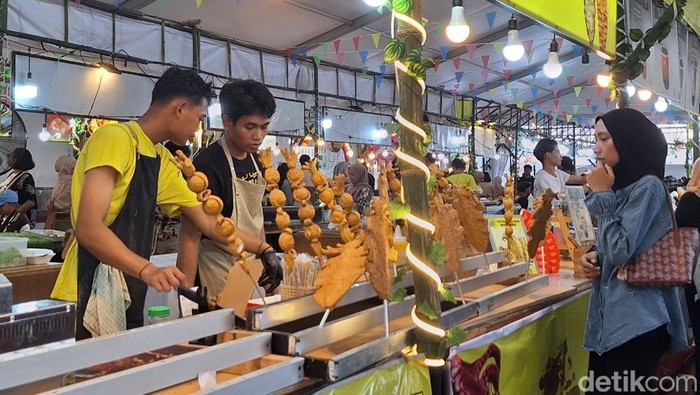 1759014917524-kuliner-road-show-rasa-bangkok-di-transmart-mataram-sabtu-2792025-1758983010611_169