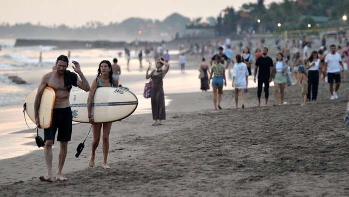 1759124167087-potret-turis-asing-di-bali-tambah-banyak-2_169