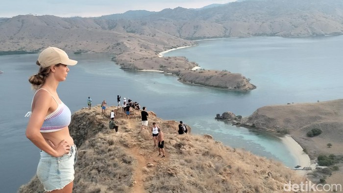 1759124375217-pemandangan-pulau-gili-lawa-di-taman-nasional-komodo-salah-satu-destinasi-favorit-wisatawan-di-labuan-bajo_169