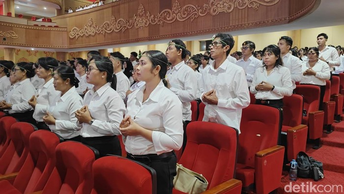 1759145452316-pelantikan-pppk-lingkup-pemkab-badung-di-balai-budaya-giri-nata-mandala-puspem-badung-senin-2992025-foto-agus-ekadetikbali-1759139425857_169