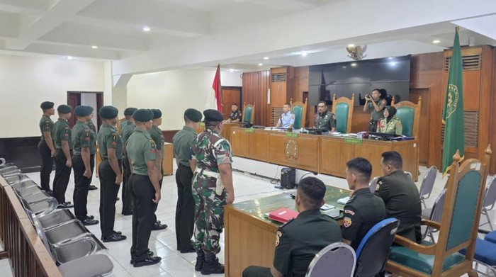 1759166964189-sidang-10-prajurit-tni-terkait-kasus-penganiayaan-di-pengadilan-militer-iii-14-denpasar-senin-2992025-ahmad-firizqi-irwandetik-1759156462544_169