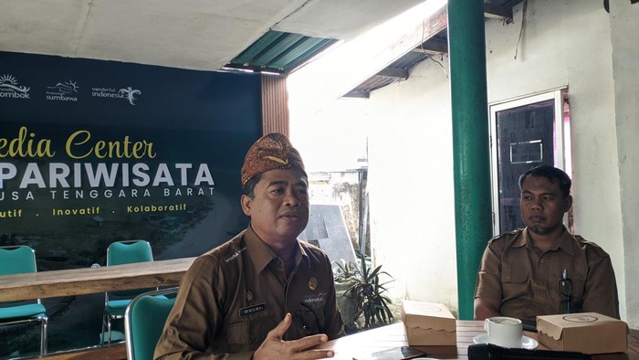 1759167023463-sekretaris-dinas-pariwisata-ntb-mulki-saat-ditemui-di-kantornya-senin-2992025-ahmad-viqidetikbali-1759151918279_169