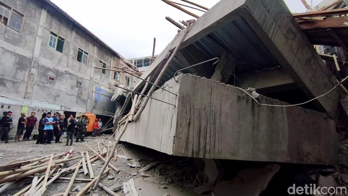 1759210470092-bangunan-di-ponpes-al-khoziny-sidoarjo-ambruk-1759139676115_169