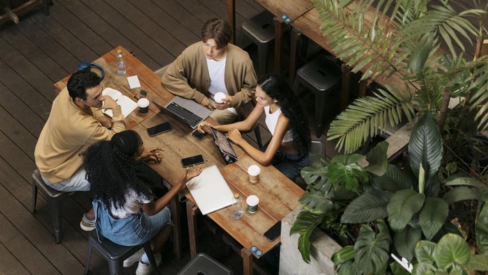 1759210659719-ilustrasi-kafe-1755413338997_169