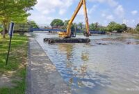 1759253368279-bws-bali-penida-melaksanakan-pengerukan-di-waduk-muara-nusa-dua-yang-merupakan-muara-tukad-badung-selasa-3092025-dok-pemkot-de-1759243689018_169