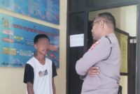 1759297124978-yona-nenabu-20-pria-penganiaya-pacar-di-kota-kupang-ntt-saat-diamankan-di-kantor-polisi-selasa-3092025-dok-polsek-kota-lama-1759223497445_169