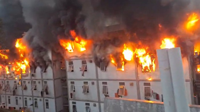 1759339821087-kebakaran-hunian-pekerja-di-ikn-1759327946377_169