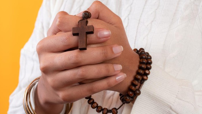 1759383509535-rosario-katolik_169