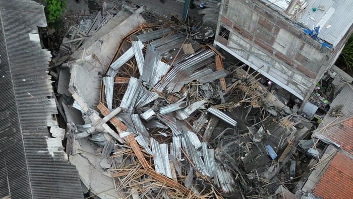 1759383563392-bangunan-musala-pondok-al-khoziny-sidoarjo-ambruk-1759322242408_169