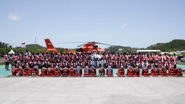 1759404658365-ratusan-tenaga-medis-yang-disiapkan-menjelang-motogp-mandalika-2025-foto-dok-mgpa-1759399312405_169