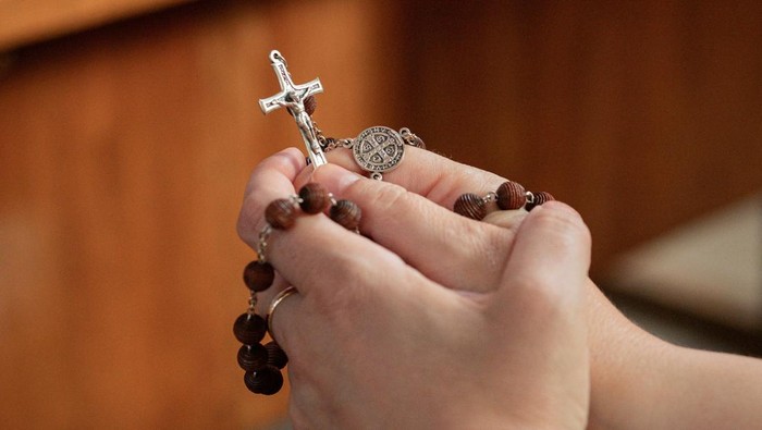 1759404866347-ilustrasi-katolik_169