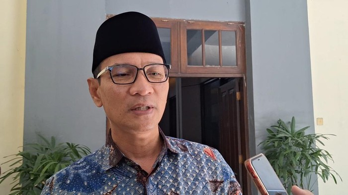 1759404888684-wali-kota-mataram-mohan-roliskana-saat-diwawancarai-kamis-2102025-nathea-citradetikbali-1759393664570_169