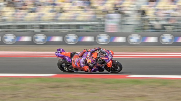 1759404951839-jorge-martin-juara-motogp-mandalika-3_169